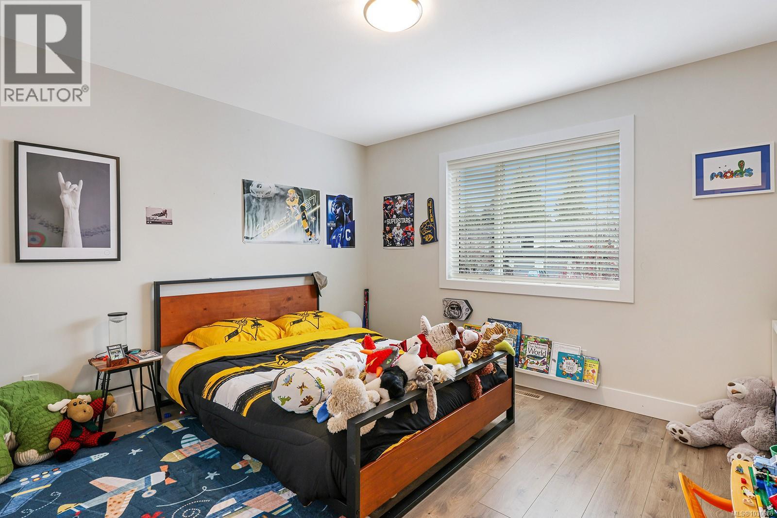 #109 2607 KENDAL AVE - 25