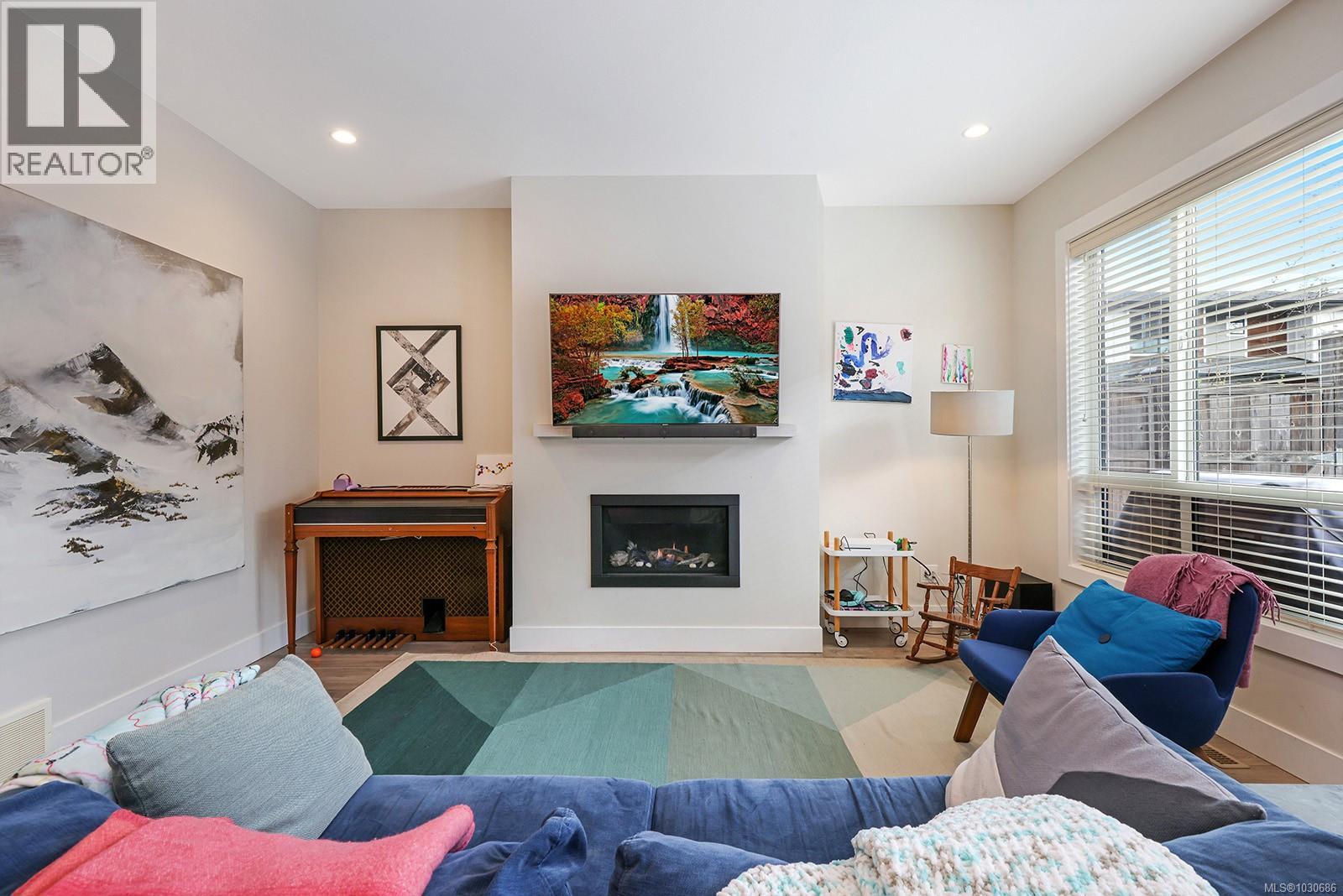 #109 2607 KENDAL AVE - 4