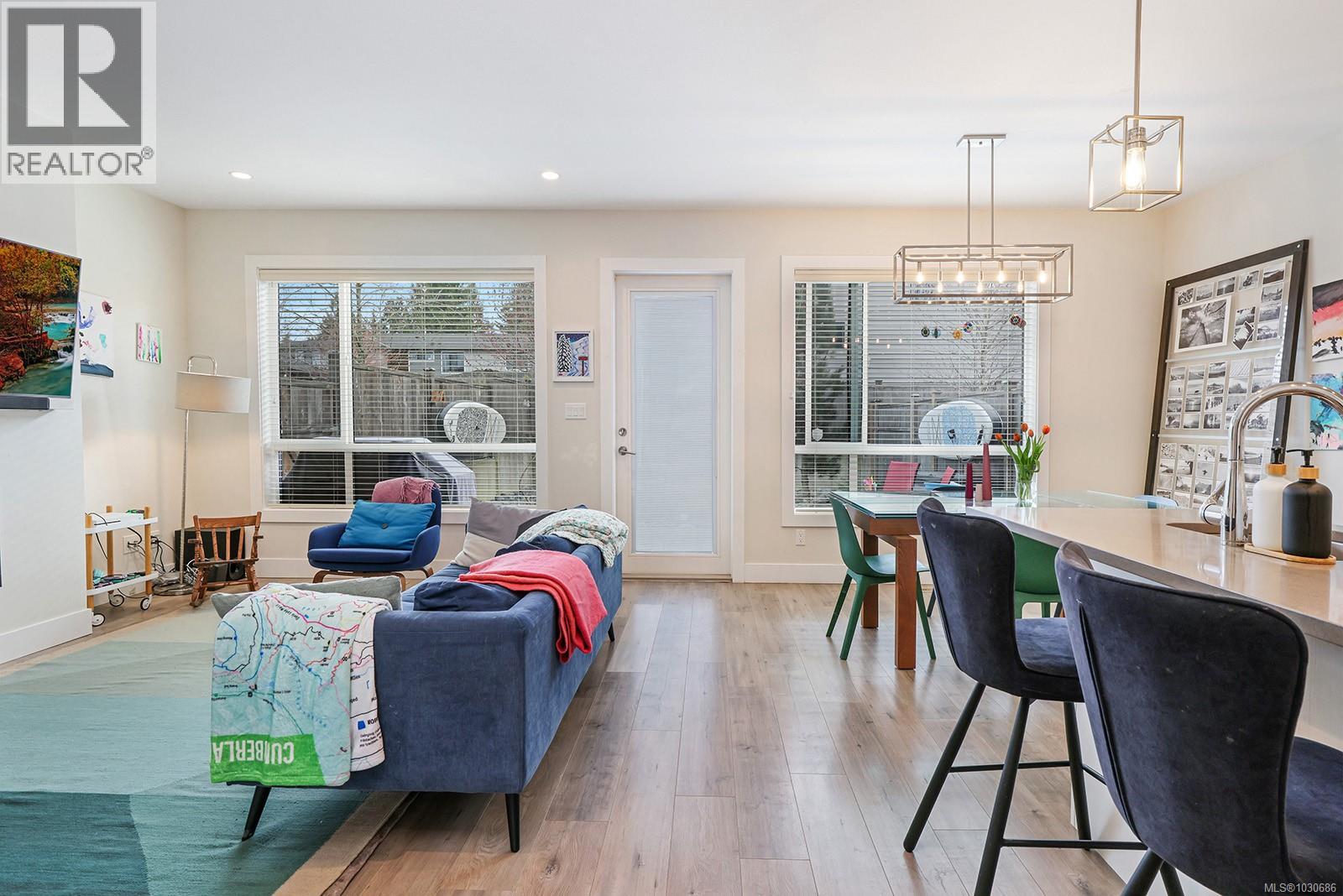 #109 2607 KENDAL AVE - 5