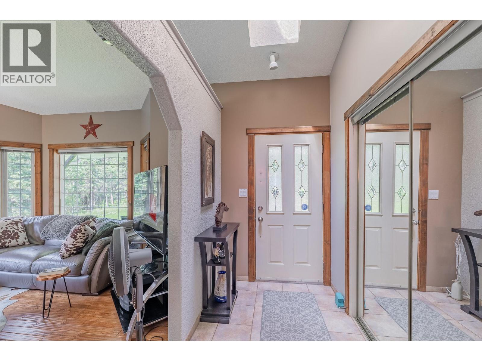 4814 LAKE Road, Windermere