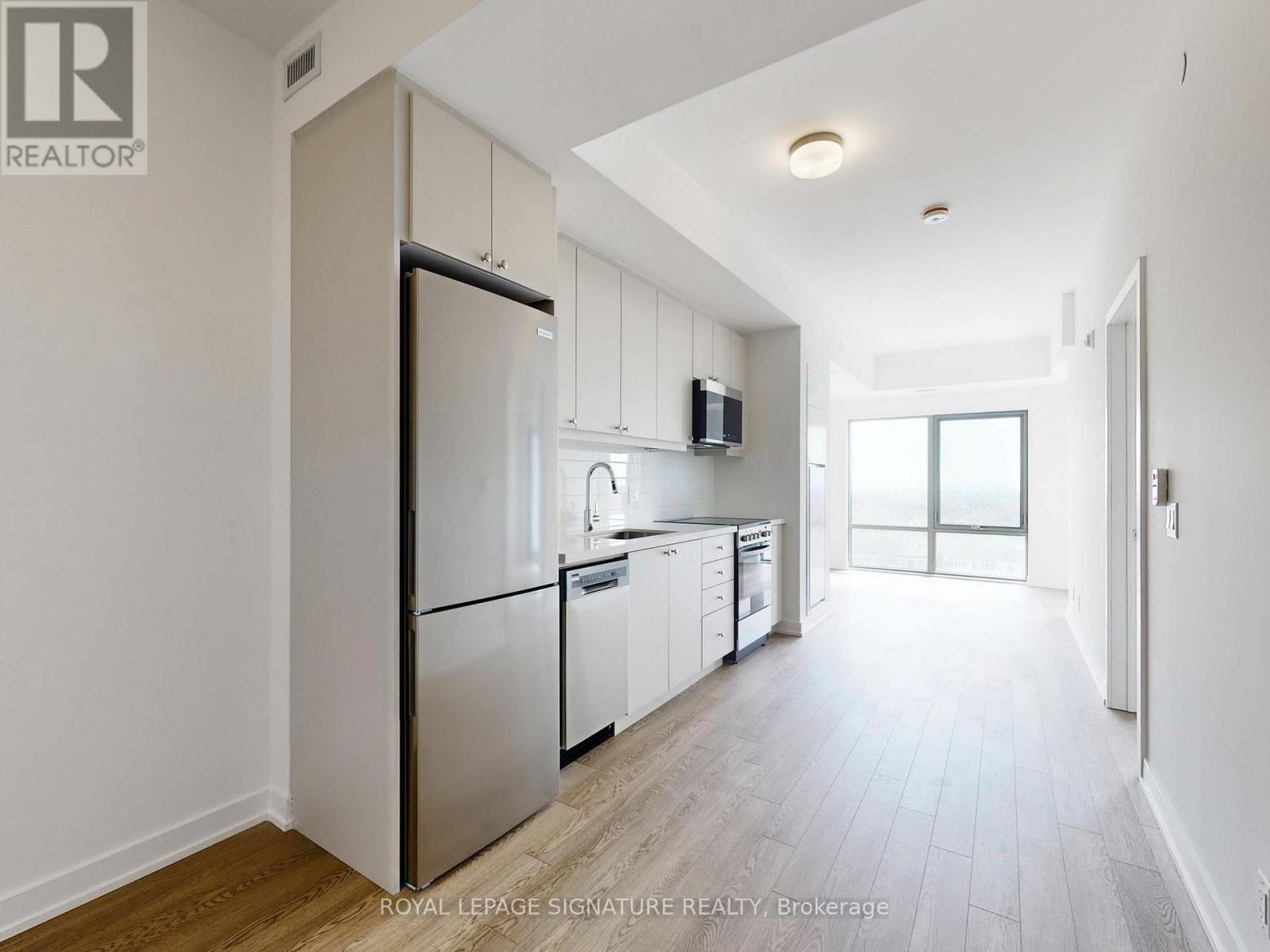 821 - 51 CLARINGTON BOULEVARD