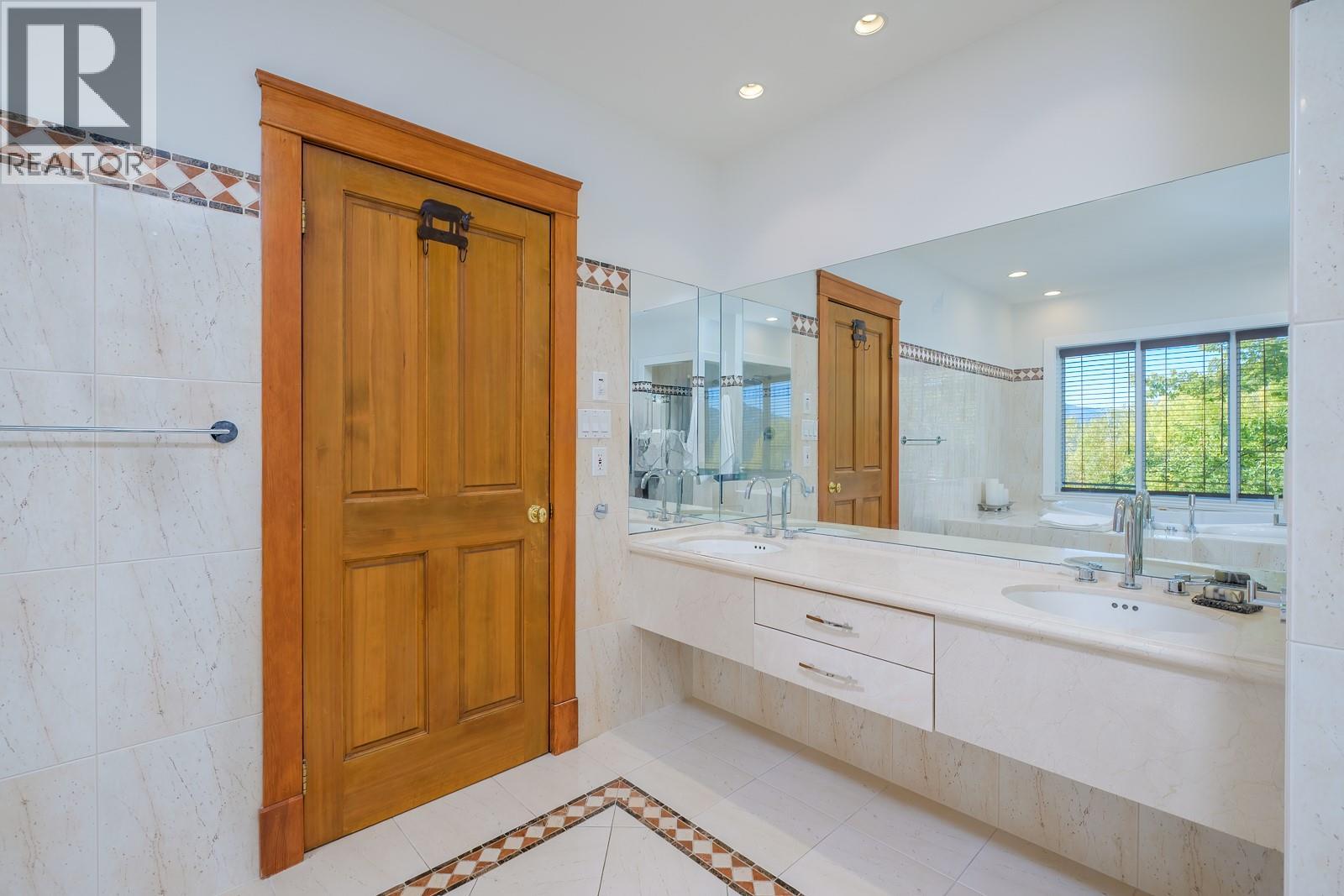 2302 HAPPY VALLEY ROAD - 32