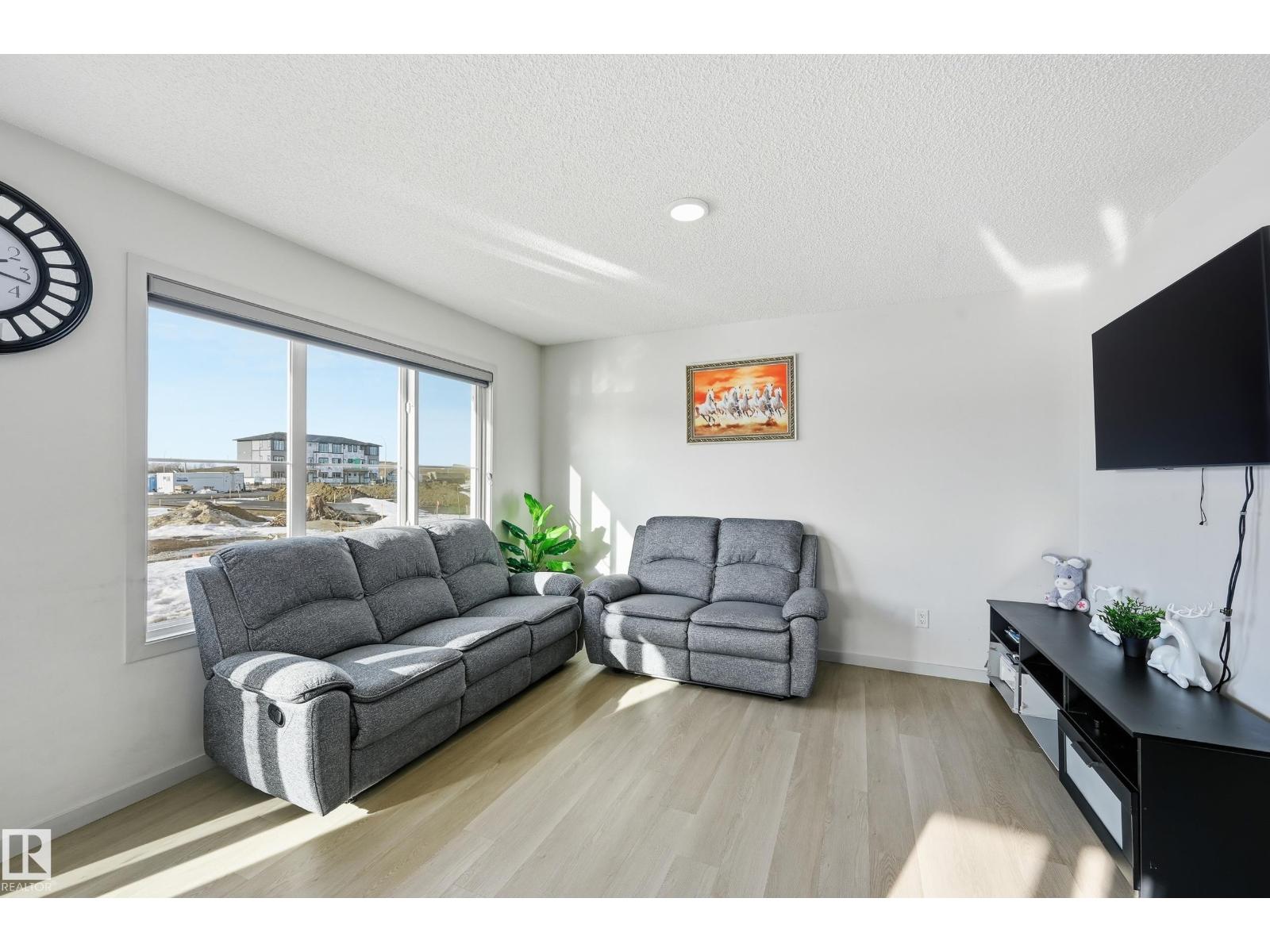 9804 227 ST NW - 7
