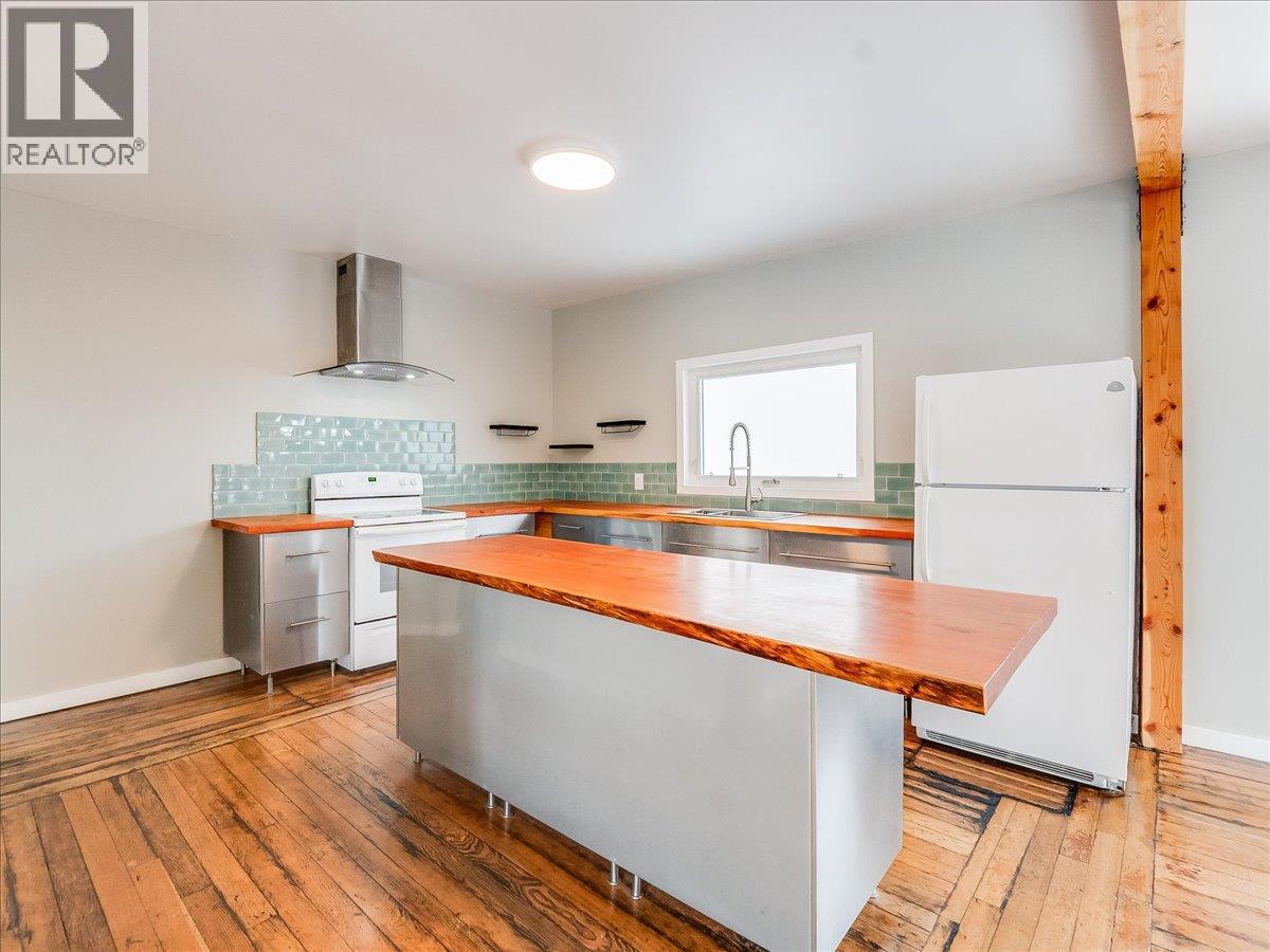 2043 Park Street, Rossland