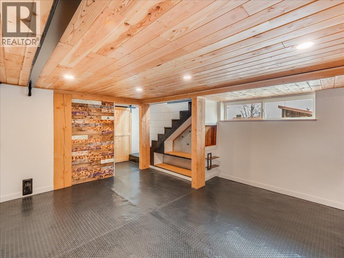 2043 Park Street, Rossland