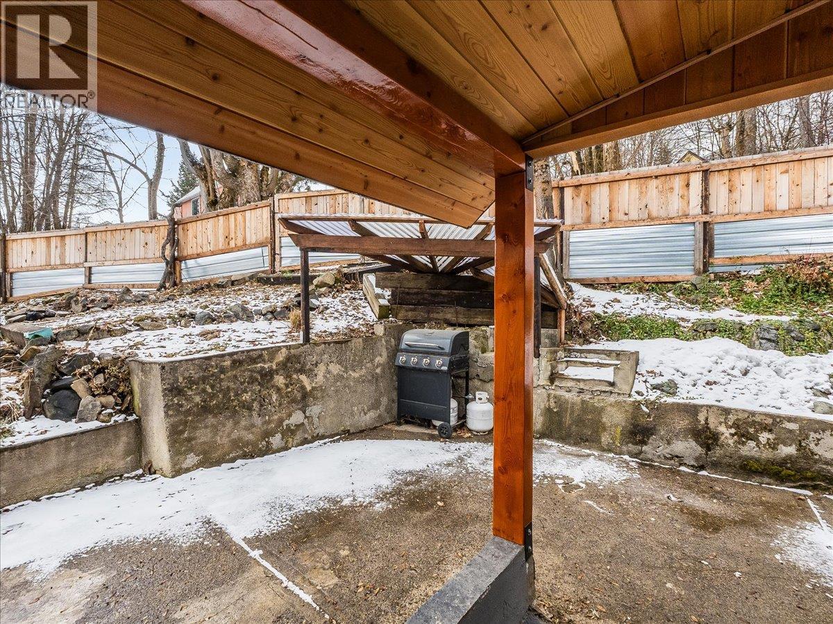 2043 Park Street, Rossland