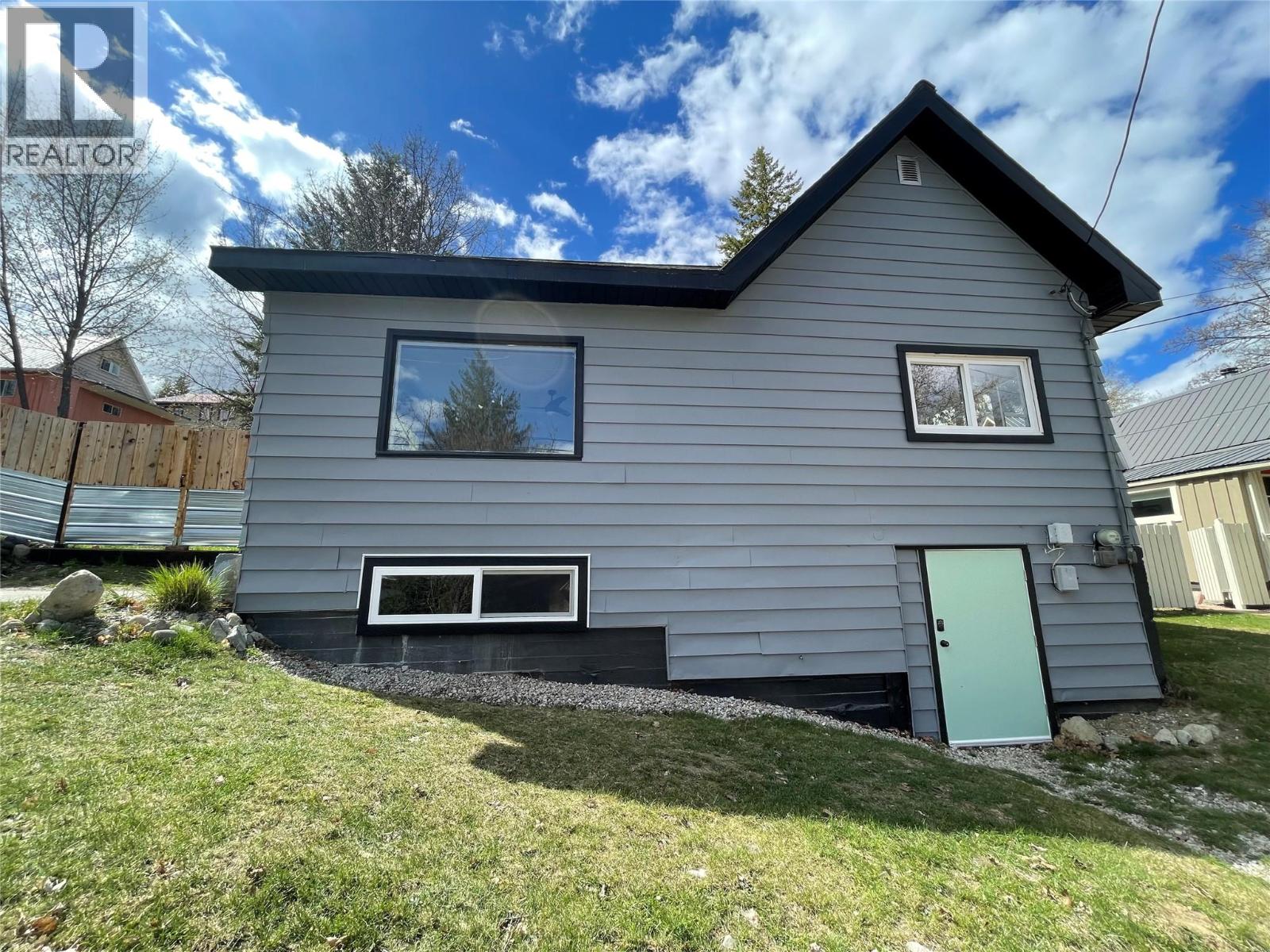 2043 Park Street, Rossland