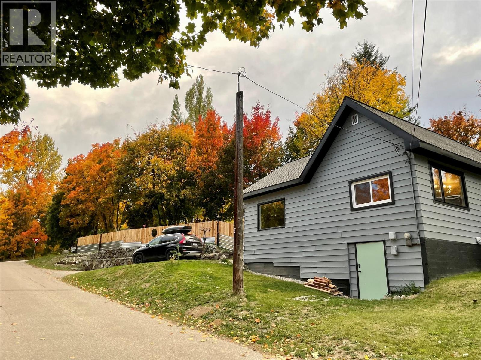 2043 Park Street, Rossland