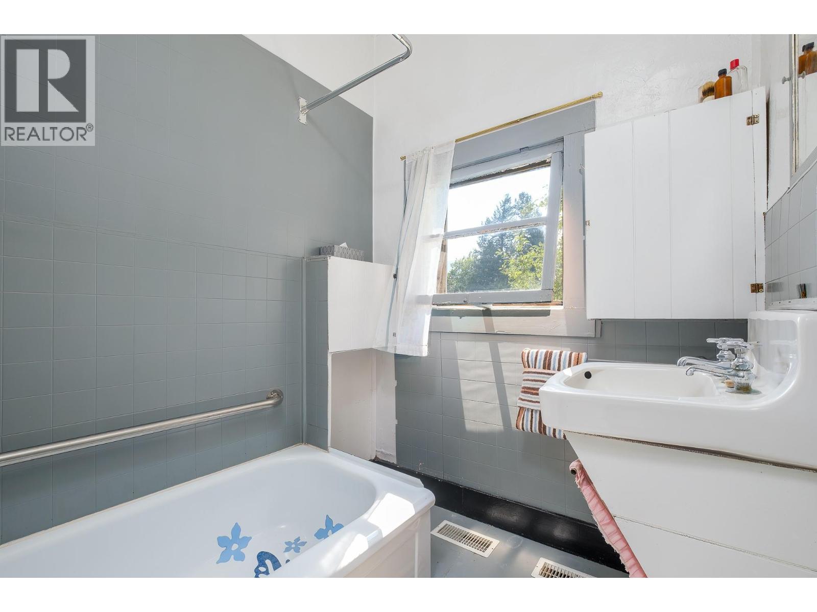 1929 UNION Avenue, Rossland