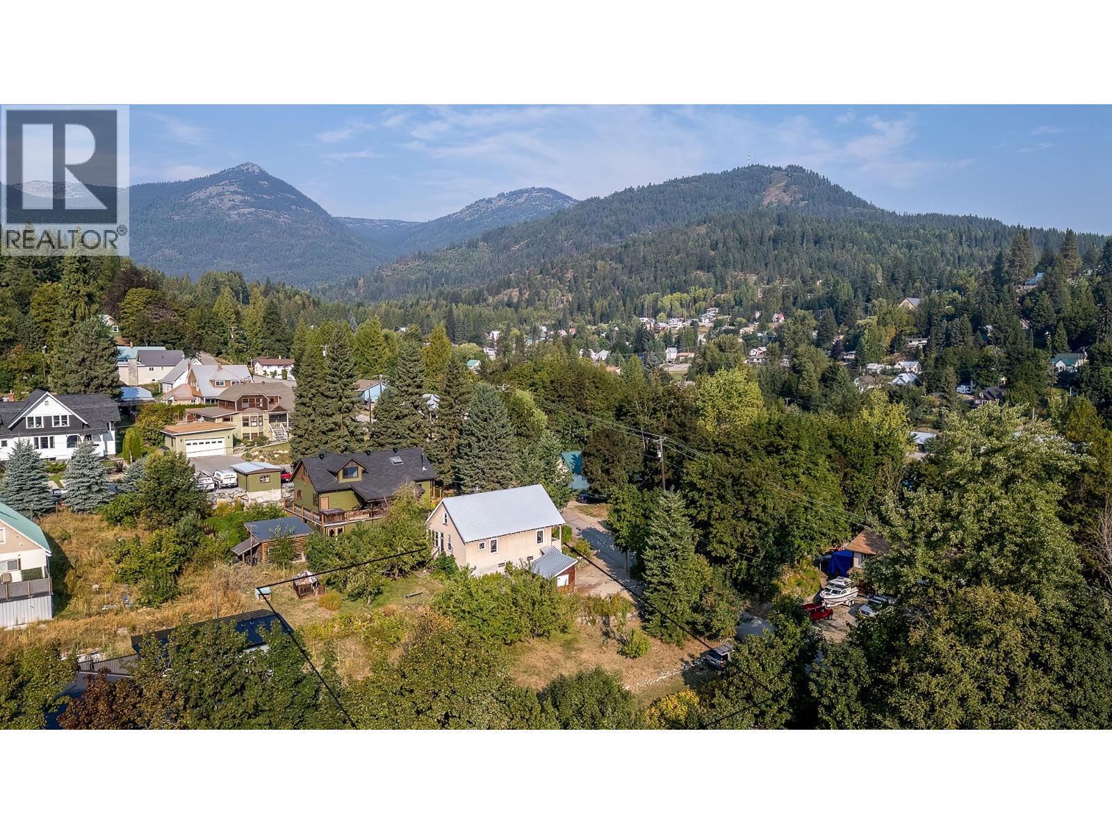 1929 UNION Avenue, Rossland