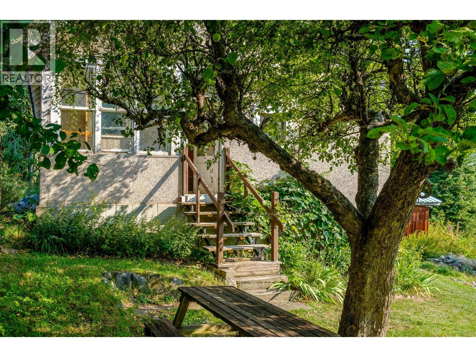 1929 UNION Avenue, Rossland