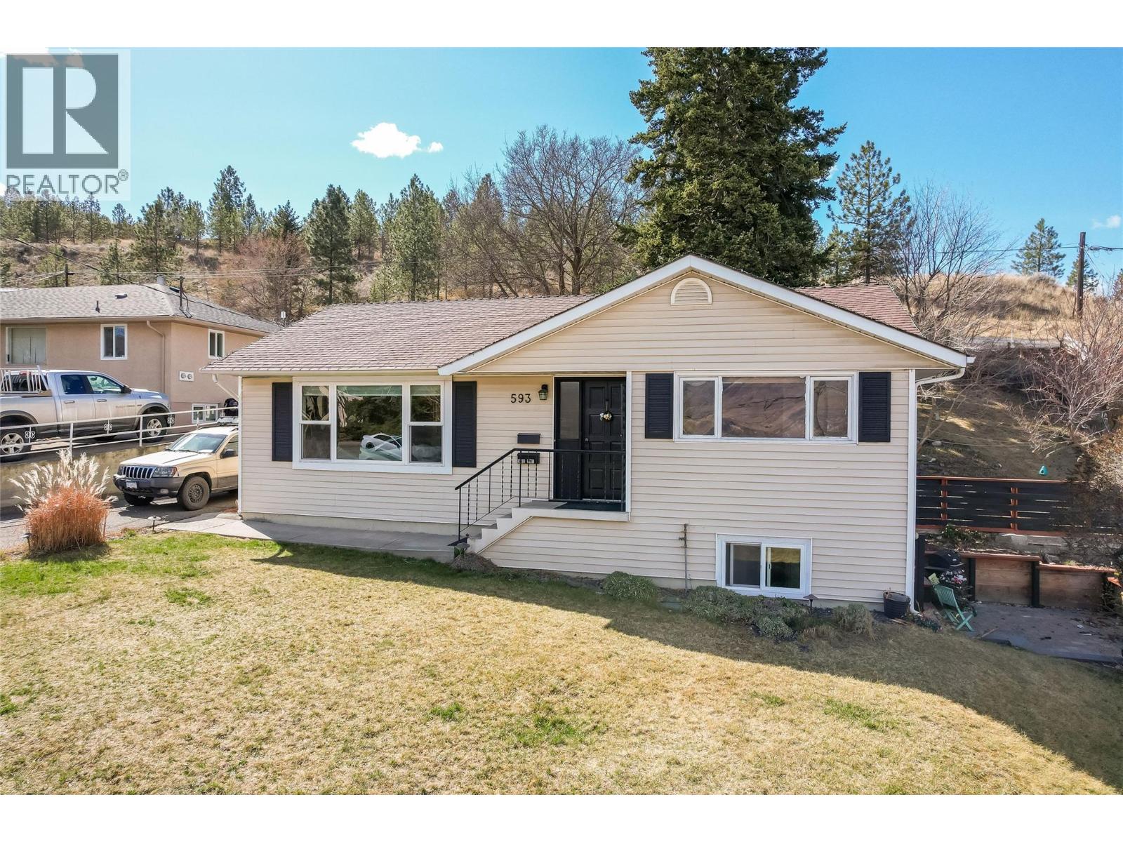 593 TUNSTALL Crescent - 1