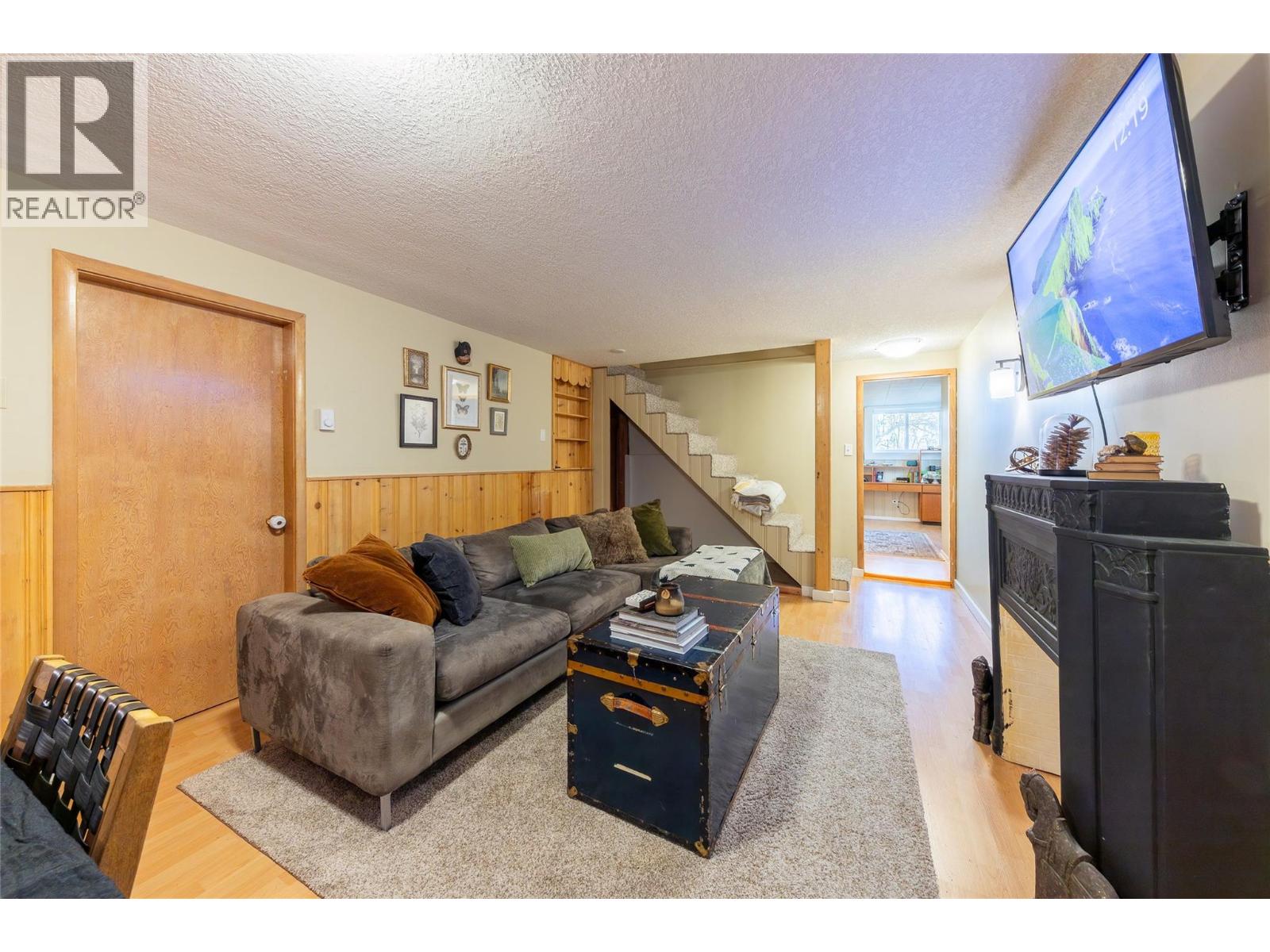 593 TUNSTALL Crescent - 40