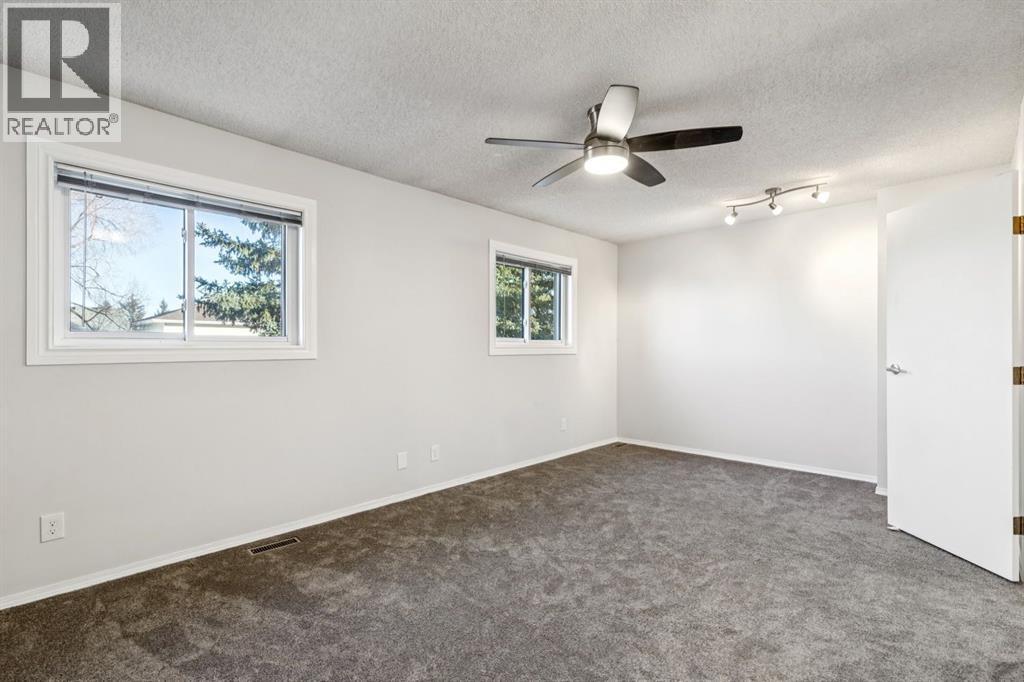 172 RIVERGLEN PARK SE - 23