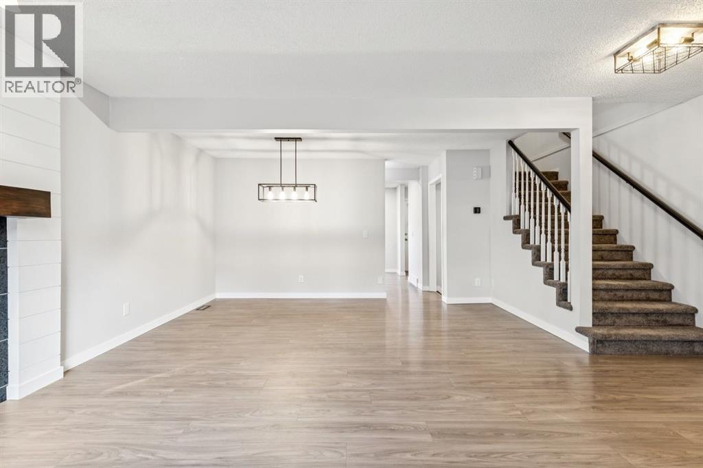 172 RIVERGLEN PARK SE - 7