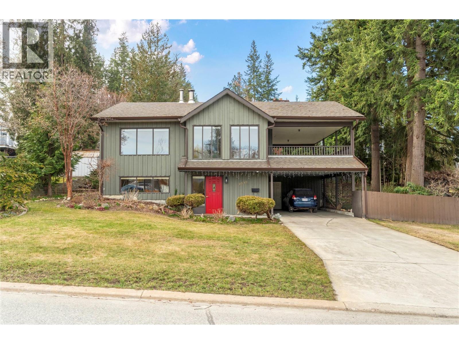  2510 5 Avenue Northeast, Salmon Arm