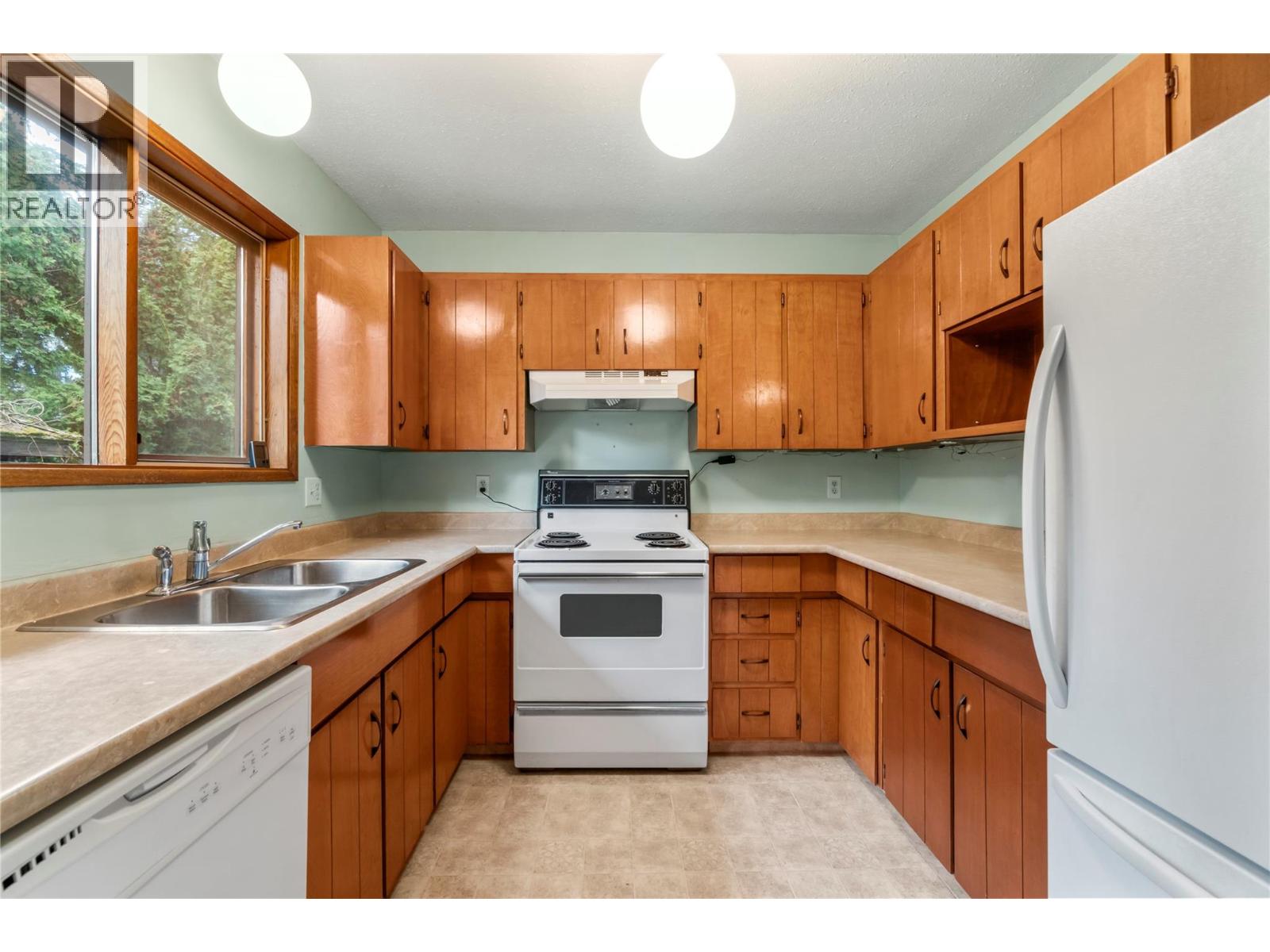 2510 5 Avenue NE, Salmon Arm