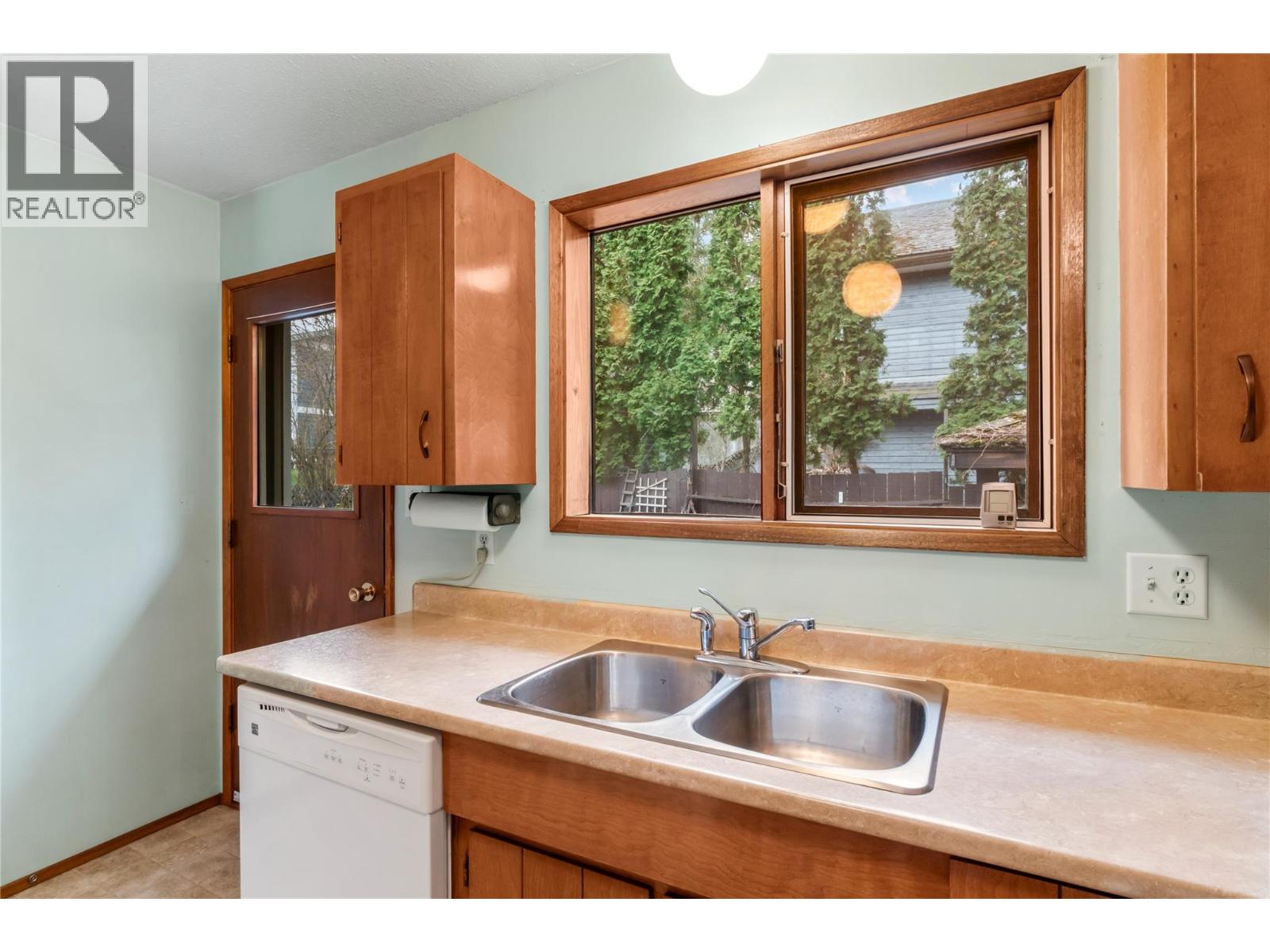 2510 5 Avenue NE, Salmon Arm