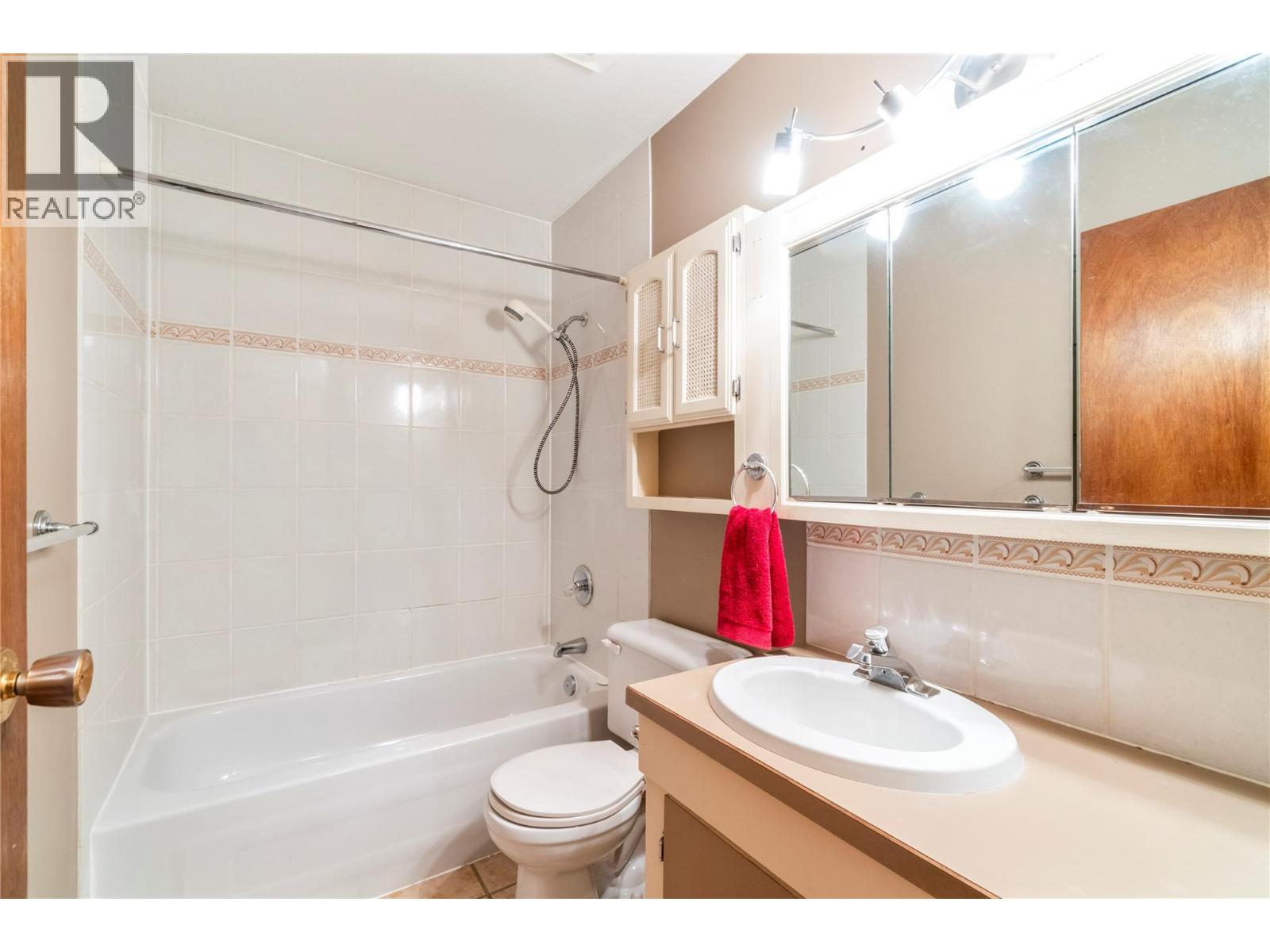 2510 5 Avenue NE, Salmon Arm