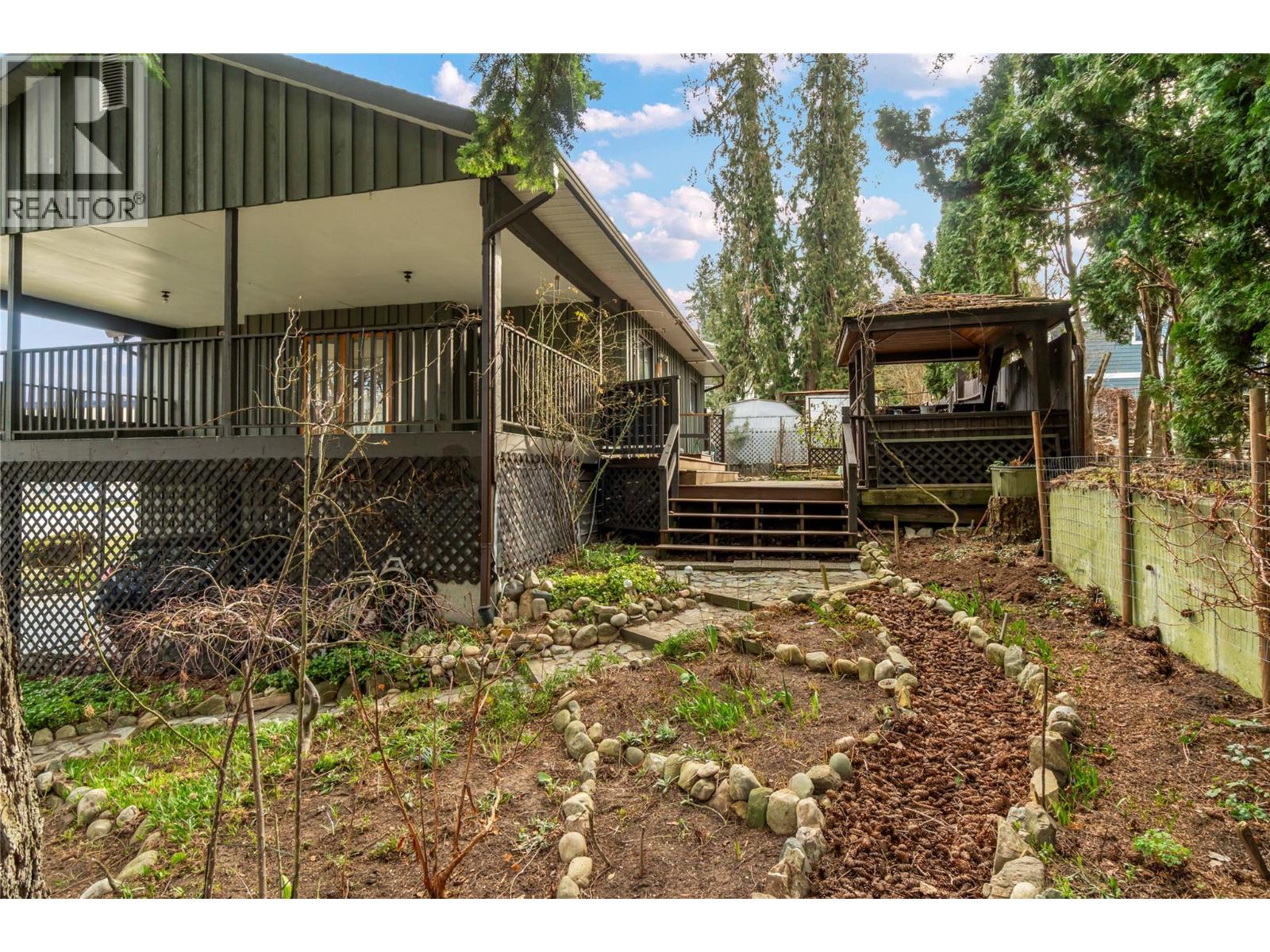 2510 5 Avenue NE, Salmon Arm