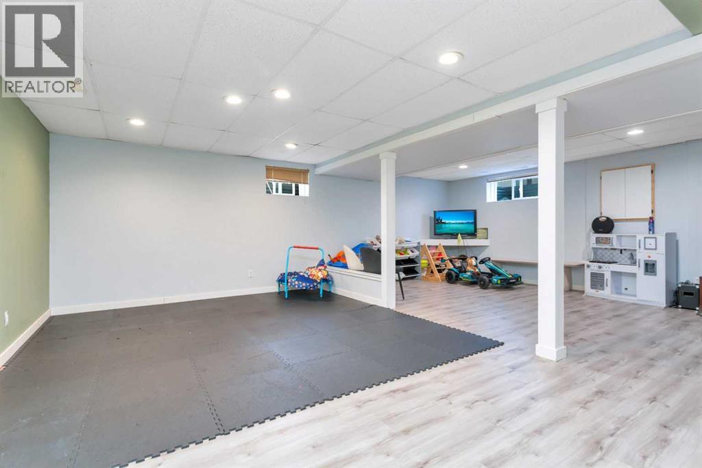 85 HATHAWAY LANE - 22