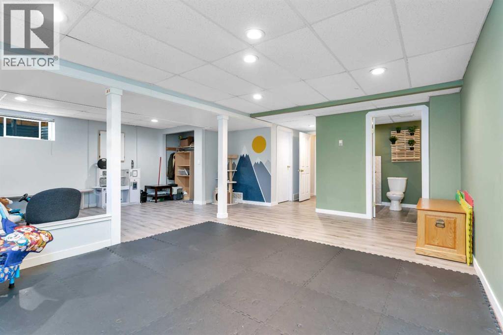 85 HATHAWAY LANE - 23