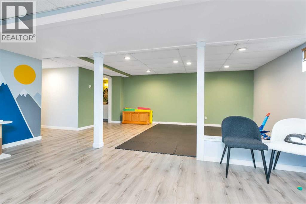 85 HATHAWAY LANE - 24