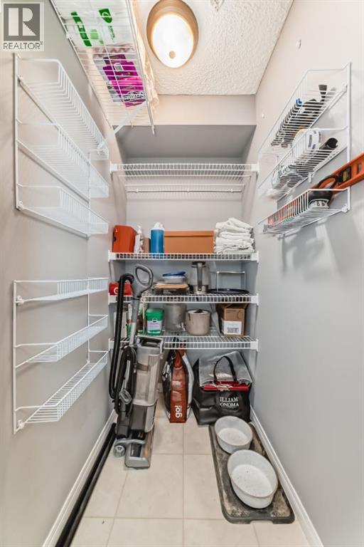 #104 2422 ERLTON STREET SW - 36