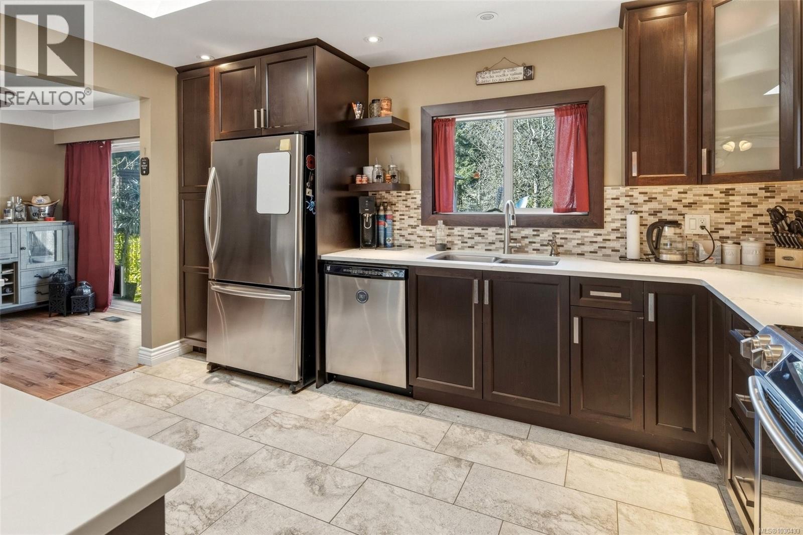 641 Jadel Dr - 6