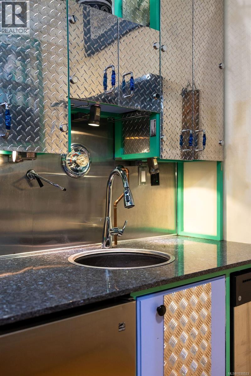  3112 Steele Street, Victoria