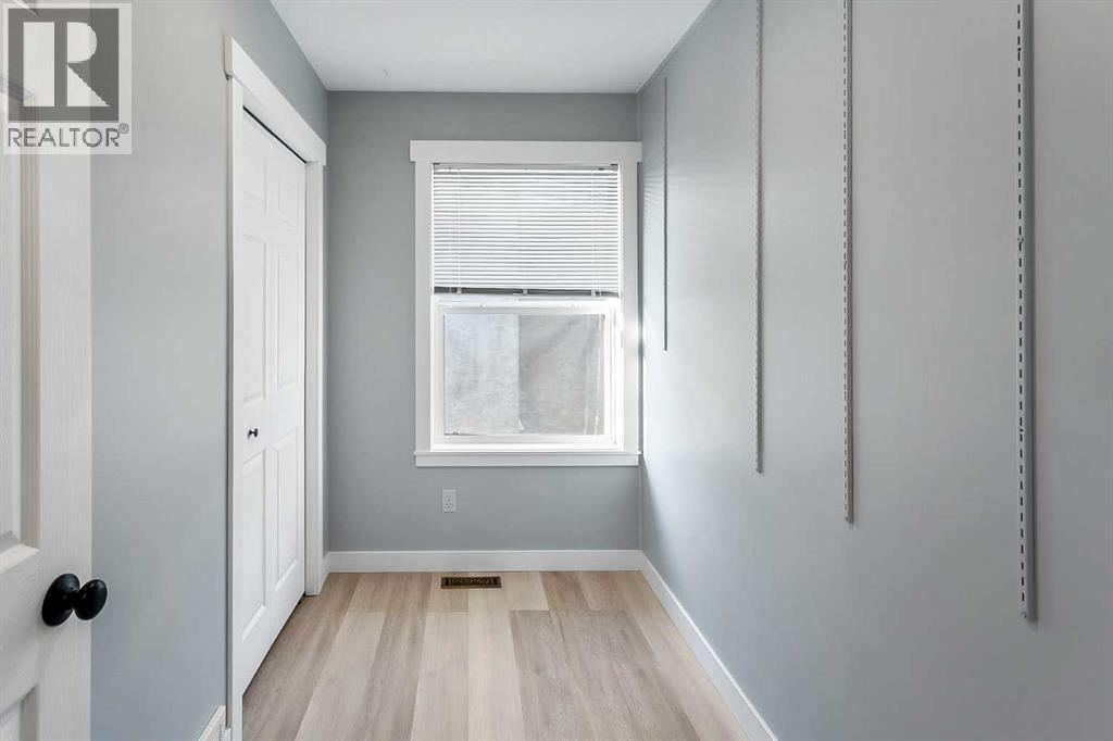 1112 2 STREET NE - 20