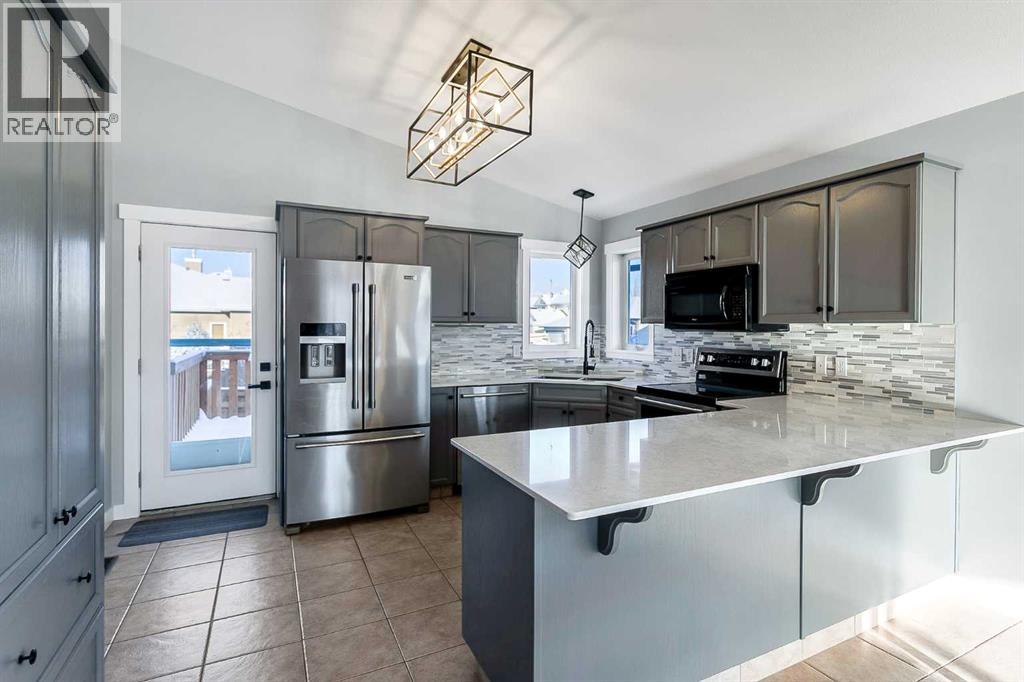 1112 2 STREET NE - 8