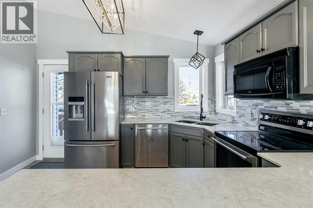 1112 2 STREET NE - 11