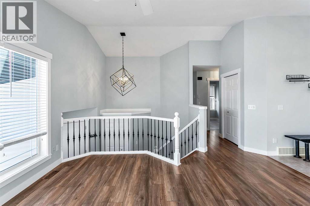 1112 2 STREET NE - 15