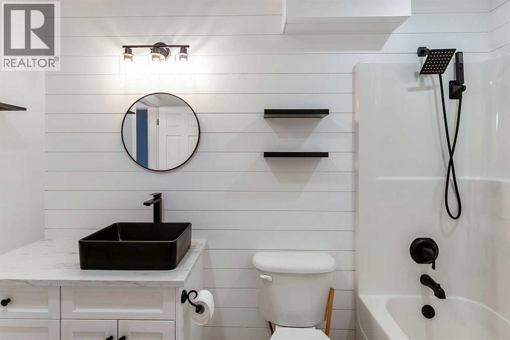 1112 2 STREET NE - 37