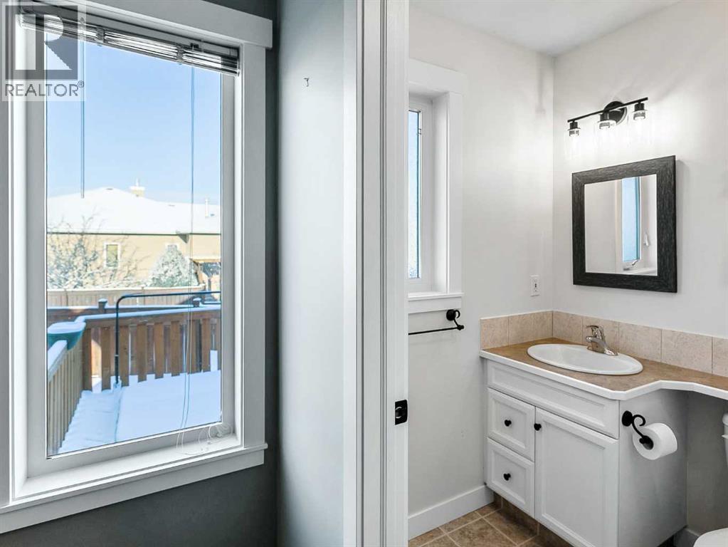 1112 2 STREET NE - 23