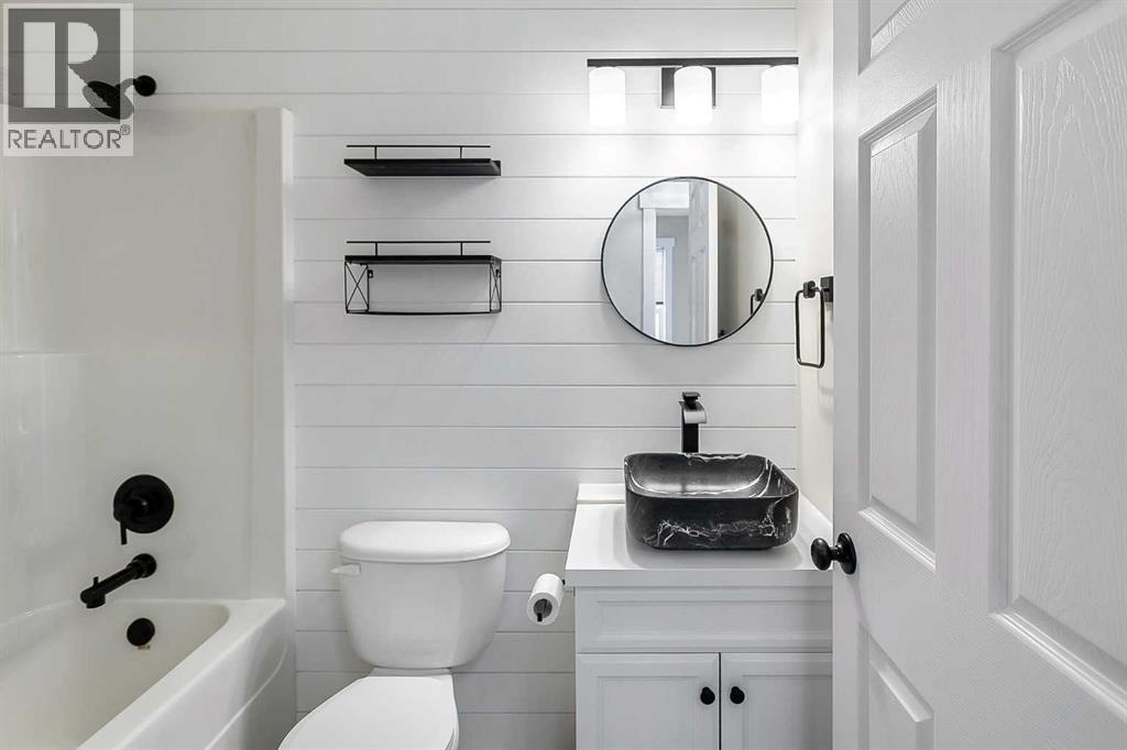 1112 2 STREET NE - 26