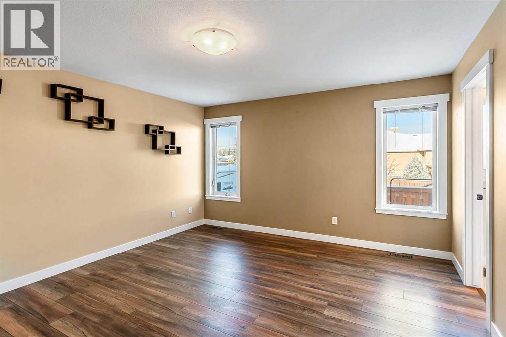 1112 2 STREET NE - 21