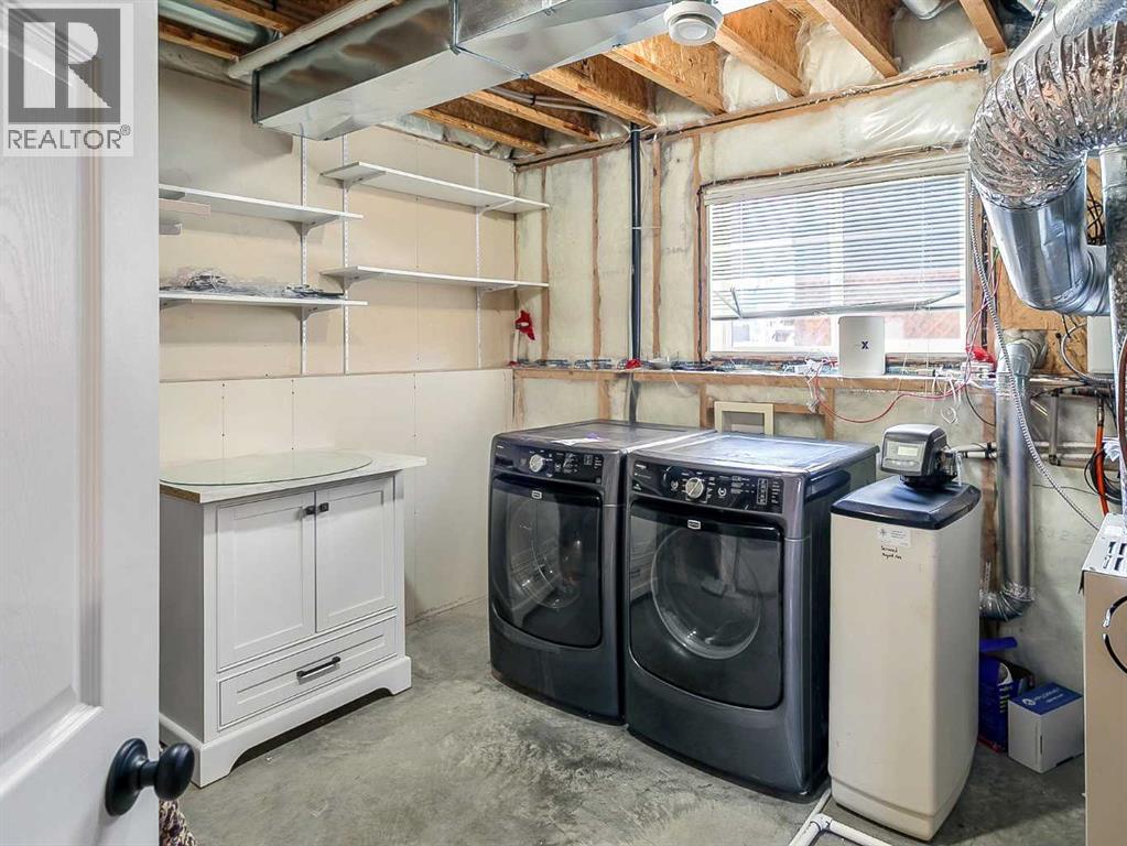 1112 2 STREET NE - 38