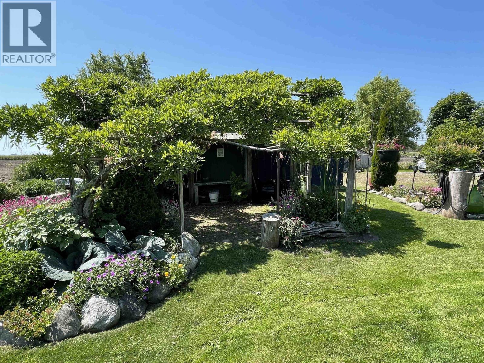 8640 LADNER TRUNK Road, Delta