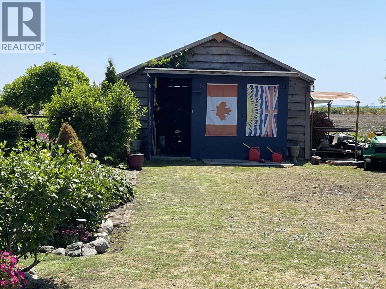 8640 LADNER TRUNK Road, Delta