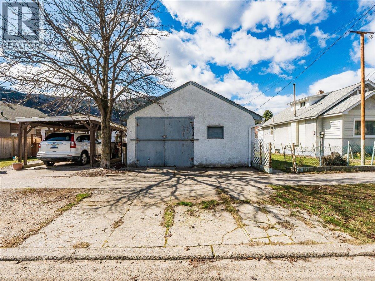 1534 Fifth Avenue, Trail