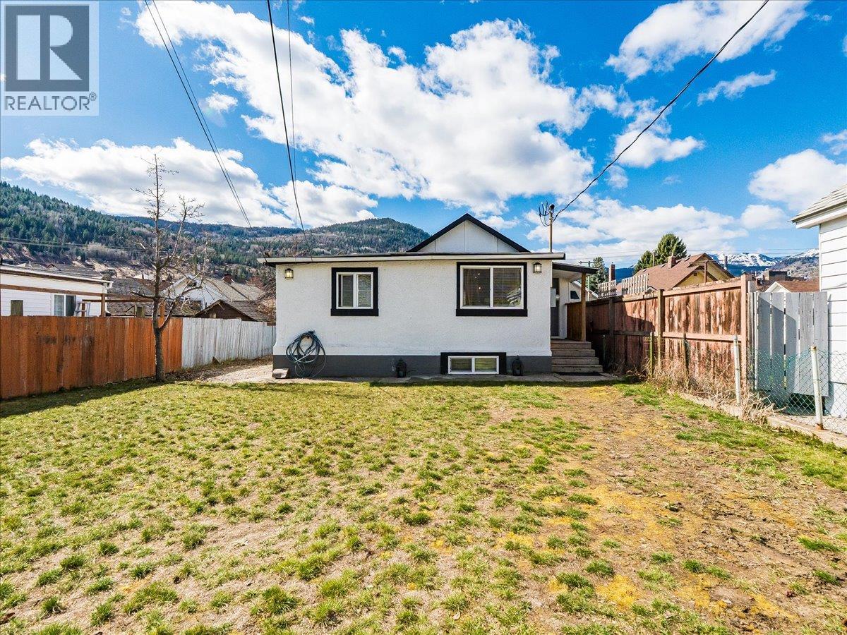 1534 Fifth Avenue, Trail