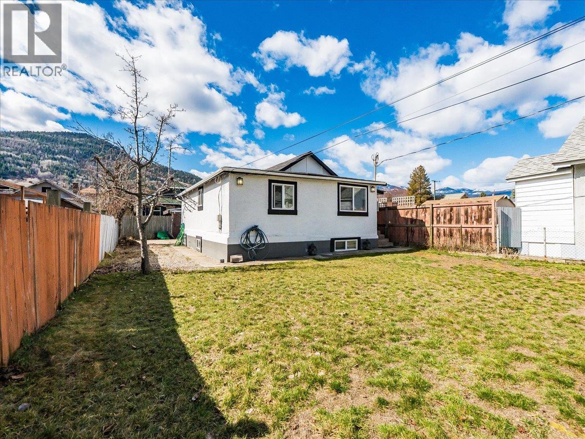 1534 Fifth Avenue, Trail