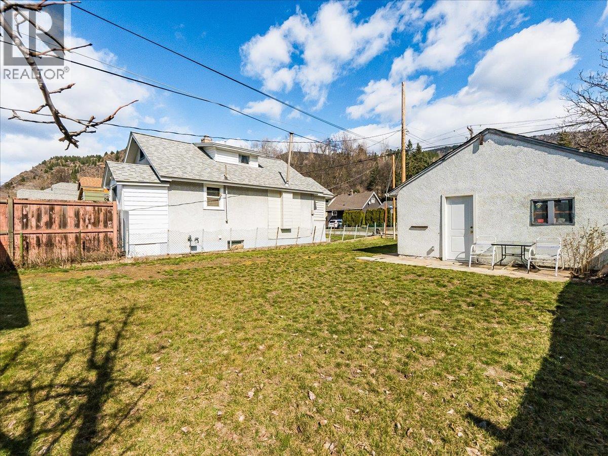 1534 Fifth Avenue, Trail