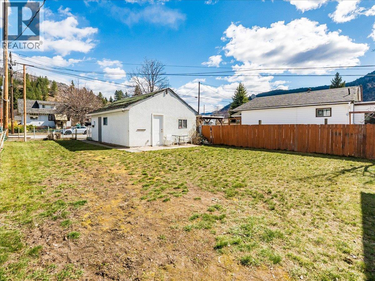 1534 Fifth Avenue, Trail