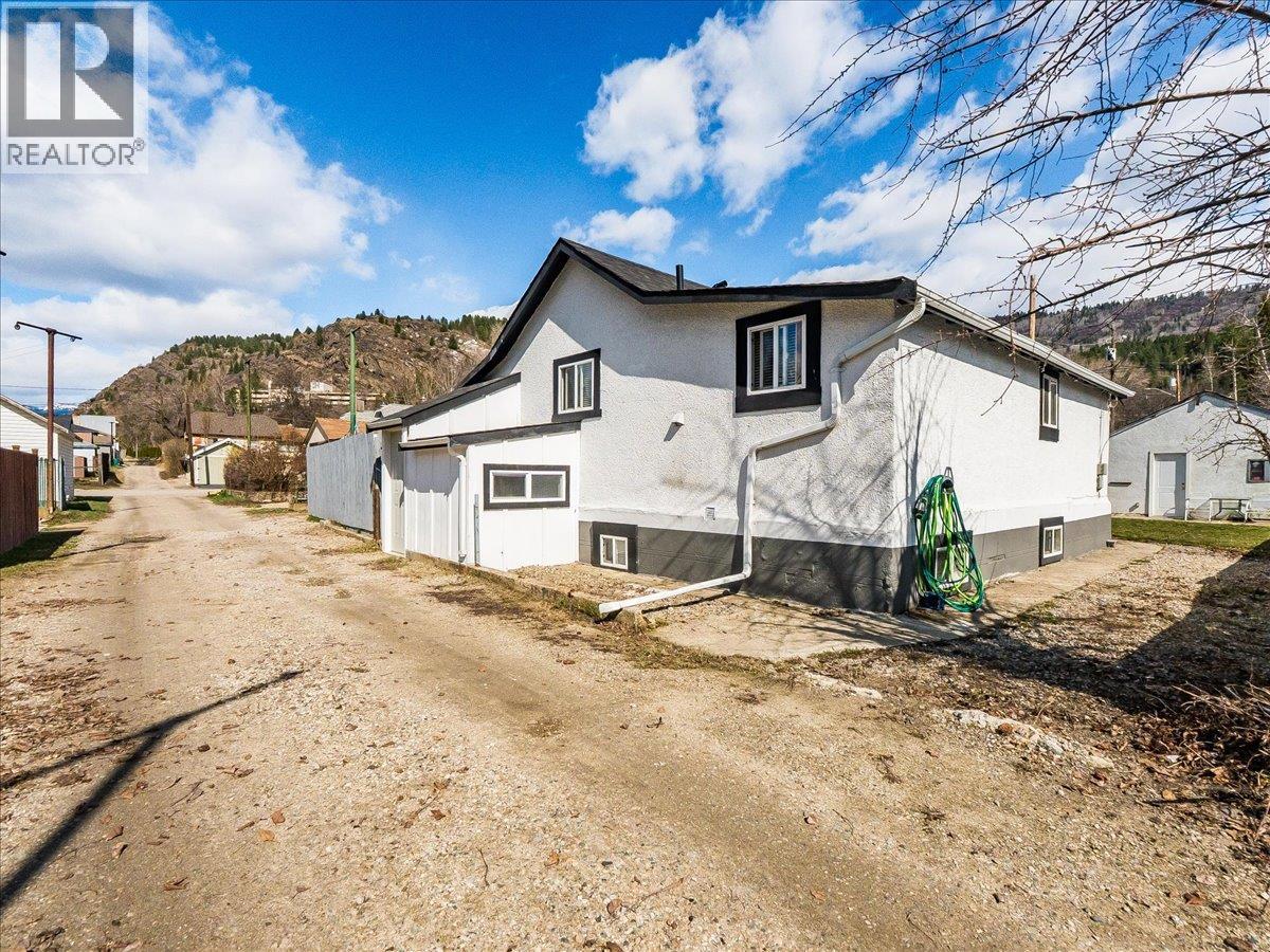 1534 Fifth Avenue, Trail