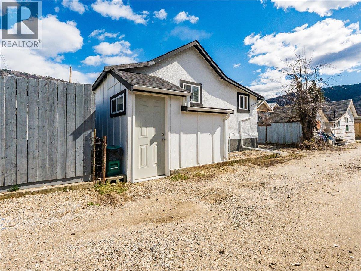 1534 Fifth Avenue, Trail