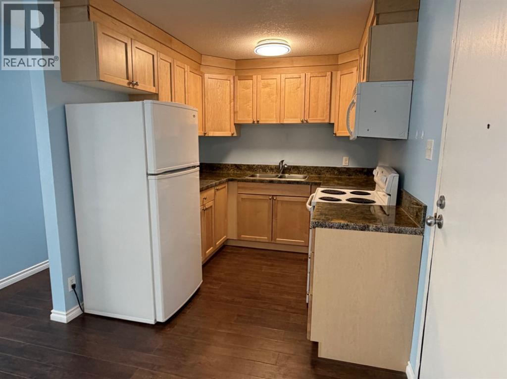 #212B 295 COLUMBIA BOULEVARD W - 11