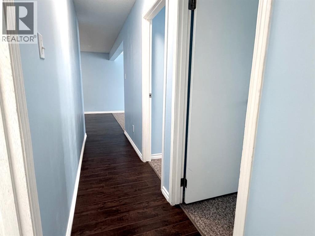 #212B 295 COLUMBIA BOULEVARD W - 13